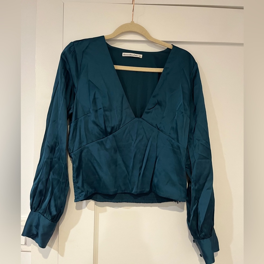 Teal v neck top with smock back on bottom